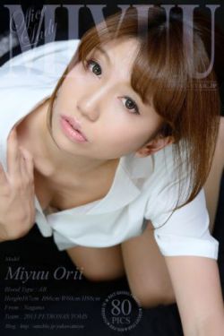 女人趴着打光屁股视频